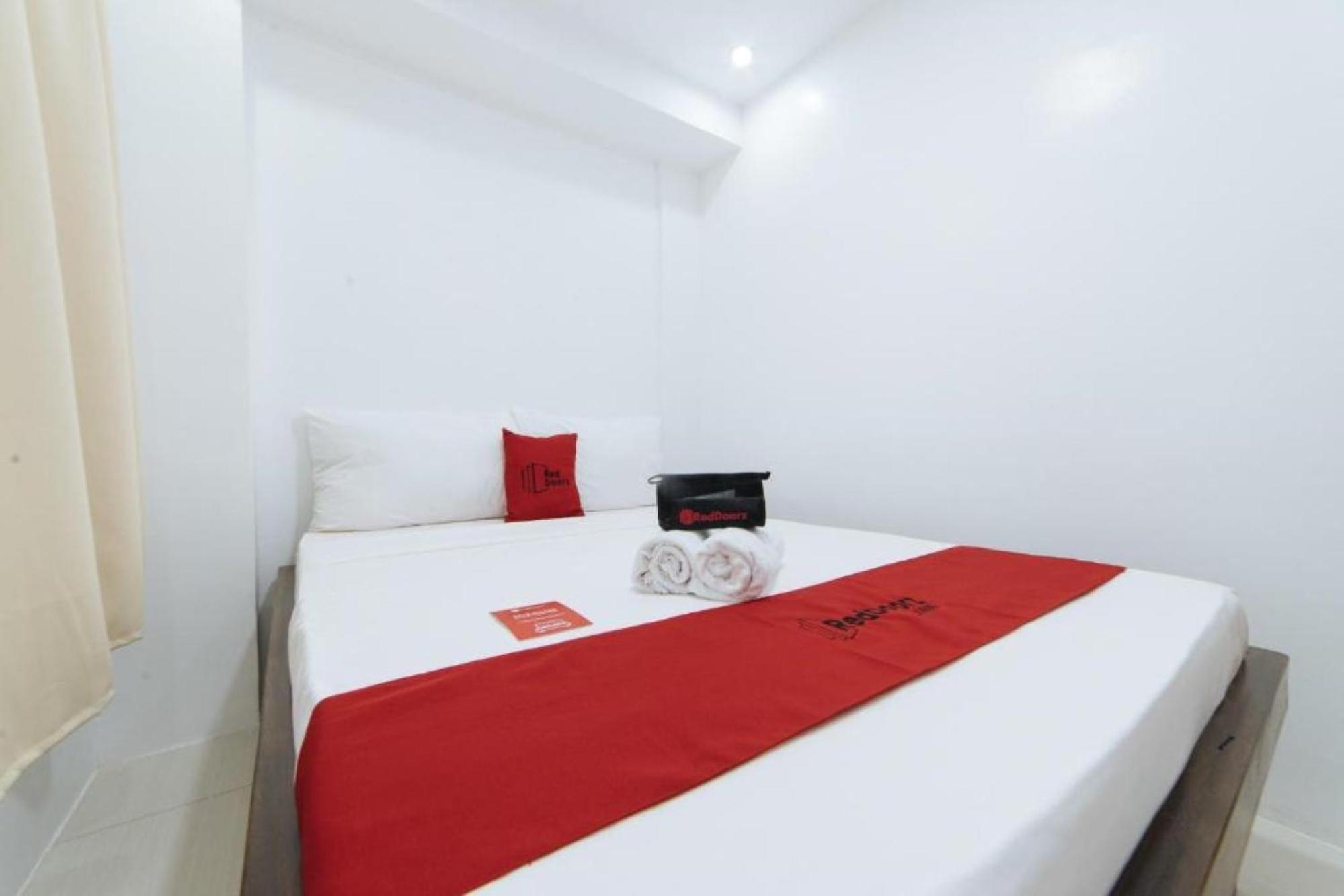 Reddoorz At Dbuilders Rooms Bangkal Makati Makati City Exterior photo