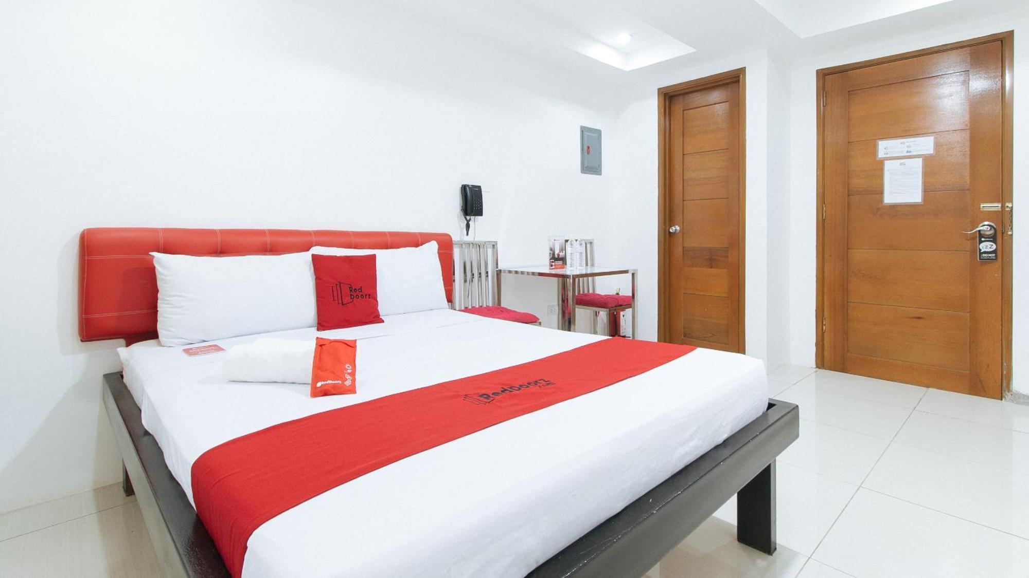 Reddoorz At Dbuilders Rooms Bangkal Makati Makati City Exterior photo
