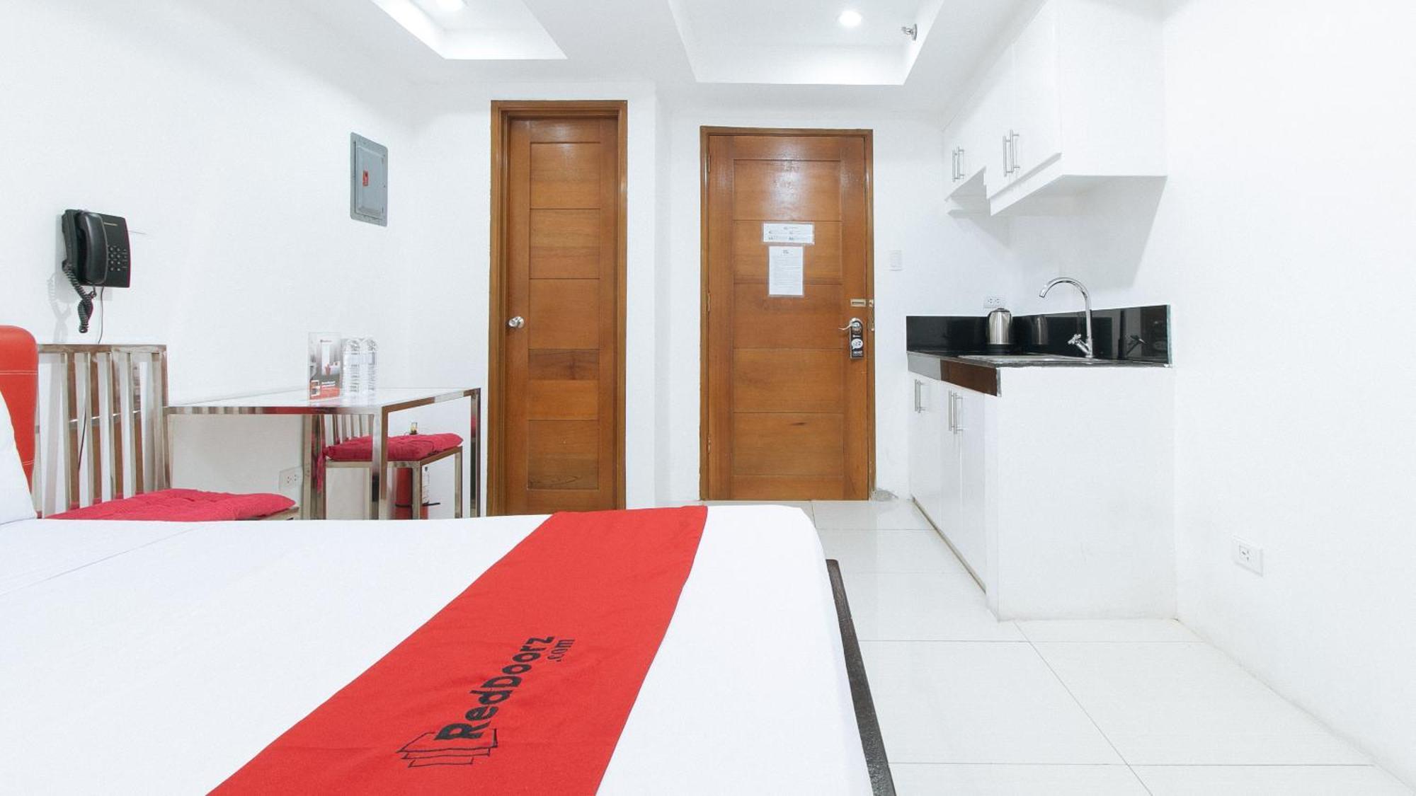 Reddoorz At Dbuilders Rooms Bangkal Makati Makati City Exterior photo