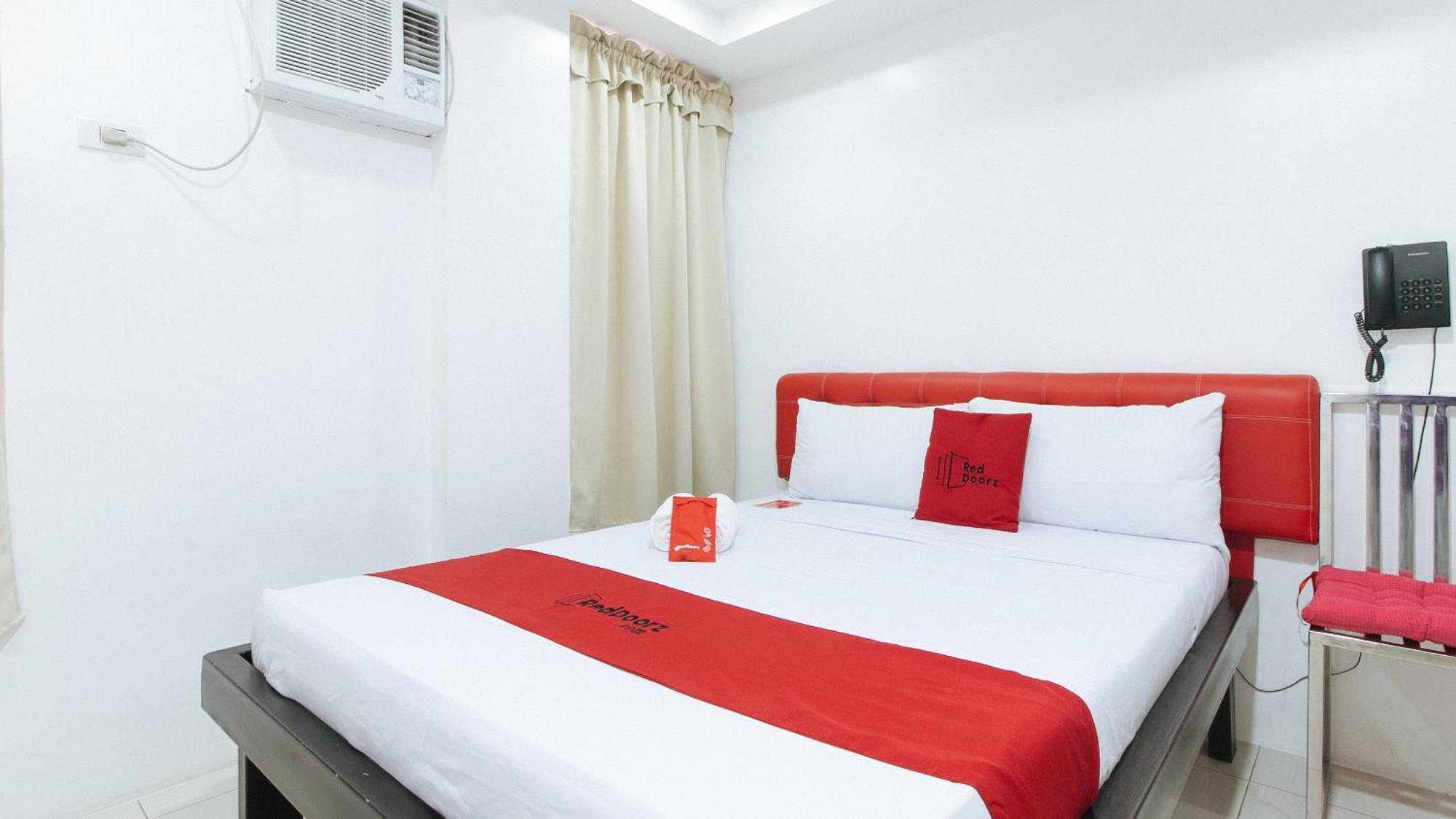 Reddoorz At Dbuilders Rooms Bangkal Makati Makati City Exterior photo
