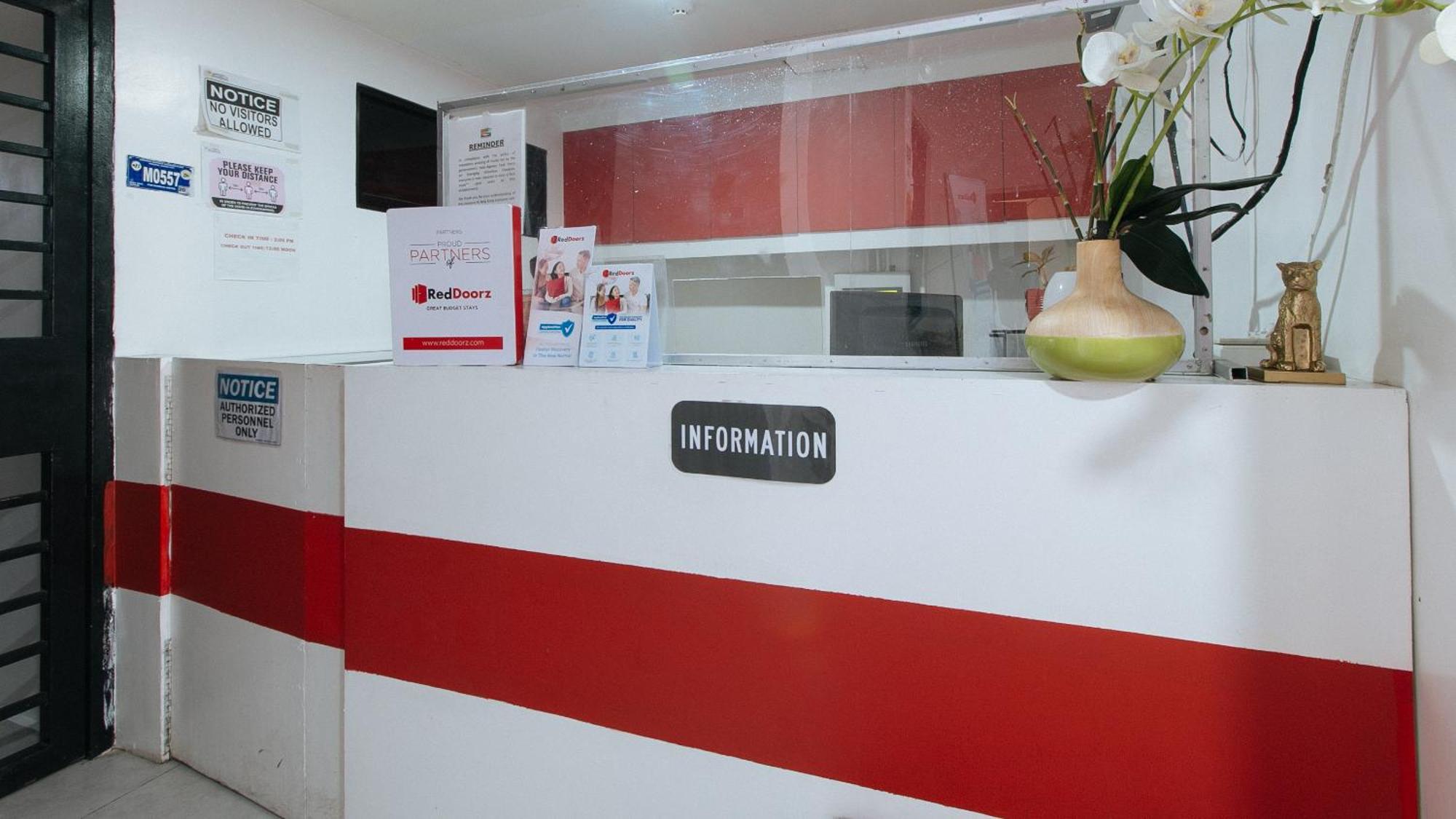 Reddoorz At Dbuilders Rooms Bangkal Makati Makati City Exterior photo